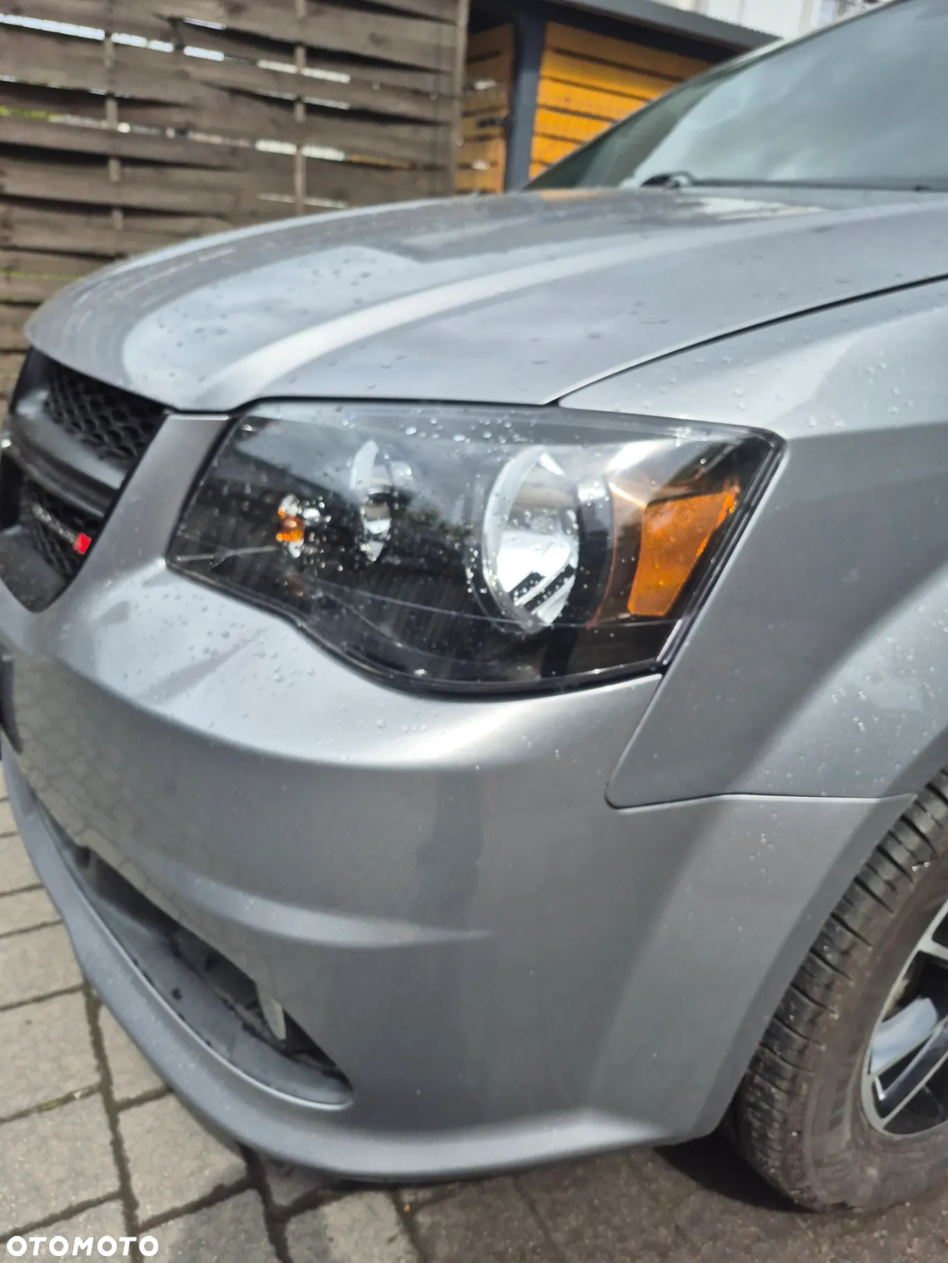 Dodge Grand Caravan - 30