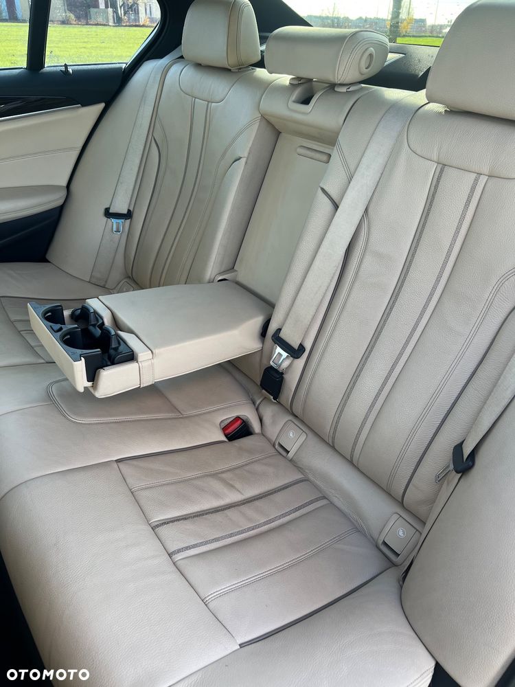 BMW Seria 5 530i Luxury Line - 14