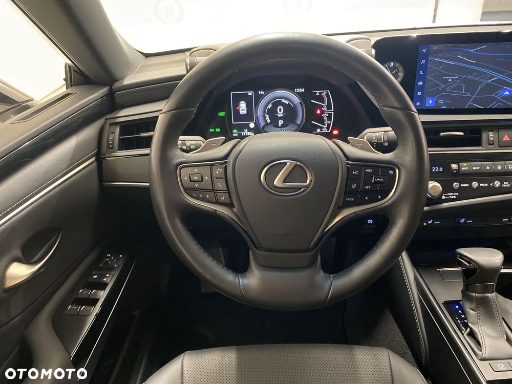 Lexus ES 300h Business Edition - 11