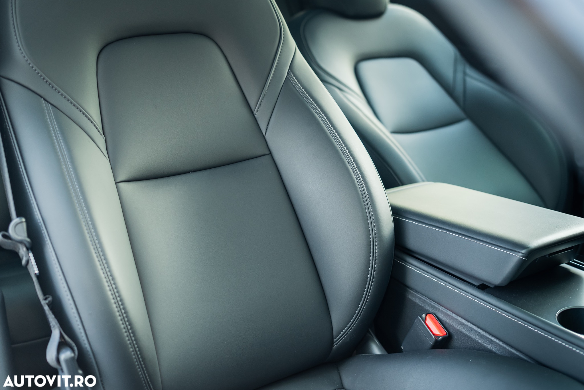 Tesla Model Y Long Range Dual Motor AWD - 31