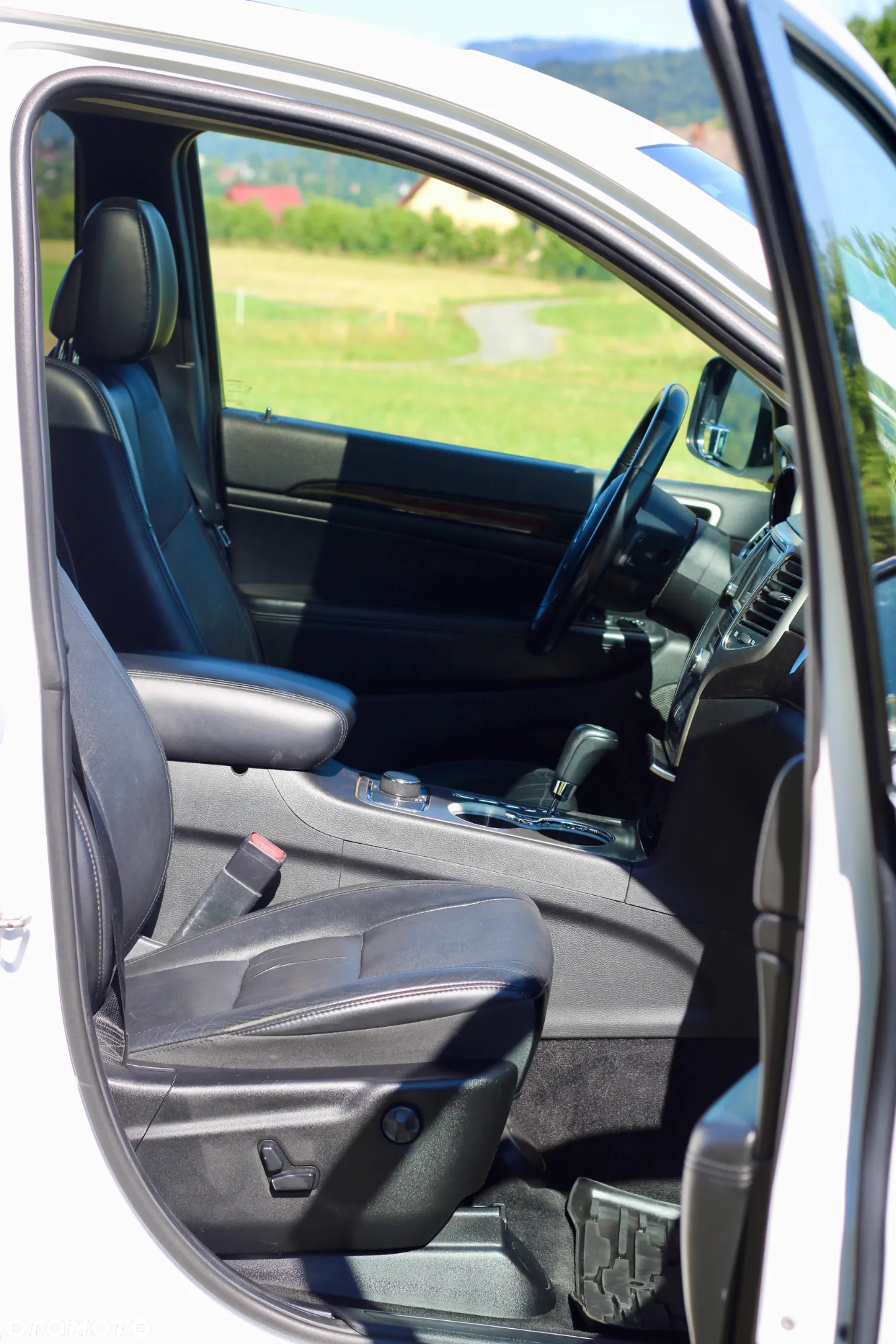 Jeep Grand Cherokee - 14