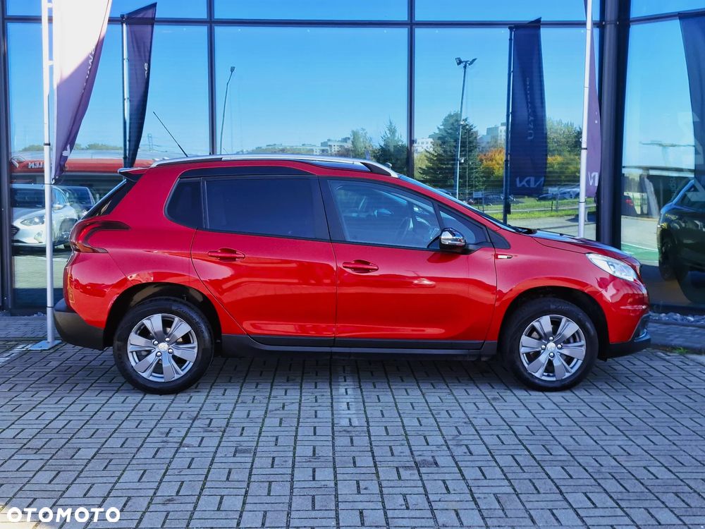 Peugeot 2008 1.2 Pure Tech Style S&S - 9