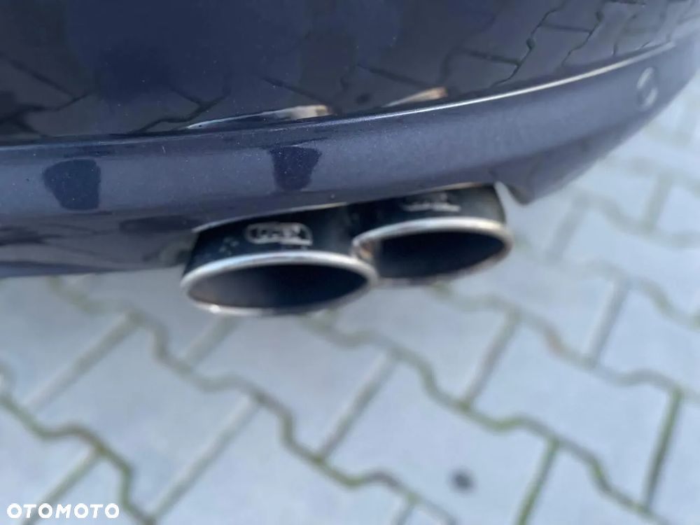 Audi A8 4.2 L Quattro - 14