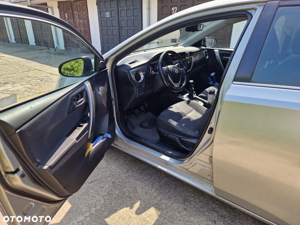 Toyota Auris 1.4 D-4D Premium + EU5 - 8