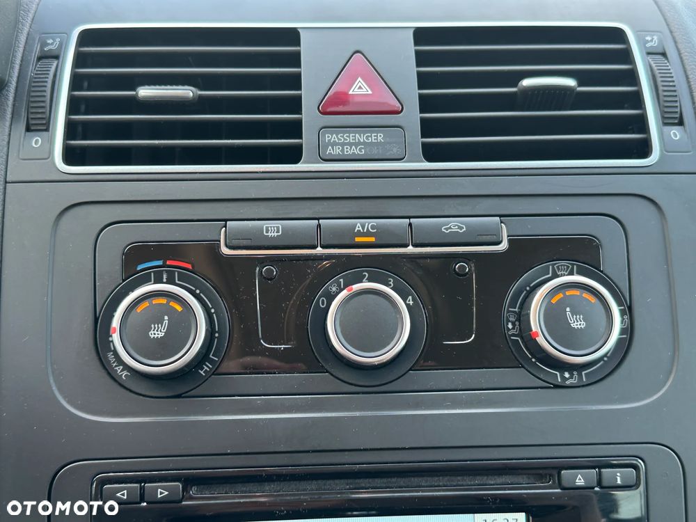 Volkswagen Touran - 22