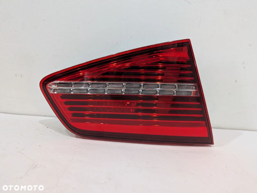 VW PASSAT B8 SEDAN LAMPA TYŁ  W KLAPE LEWA 3G5945307D EUROPA - 2
