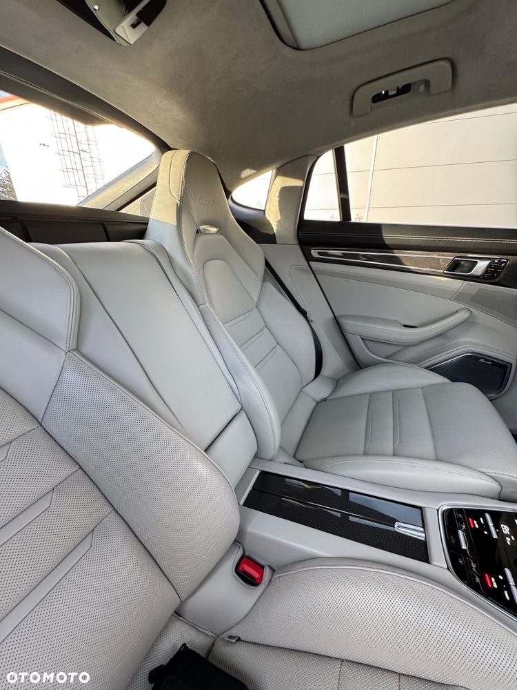 Porsche Panamera Turbo - 25