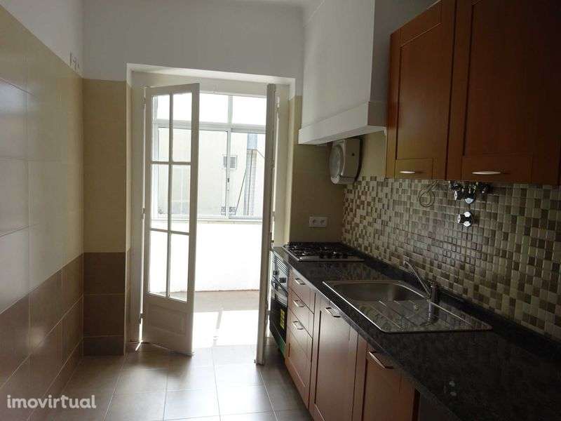 Apartamento junto à estação Roma-Areeiro - Grande imagem: 2/12