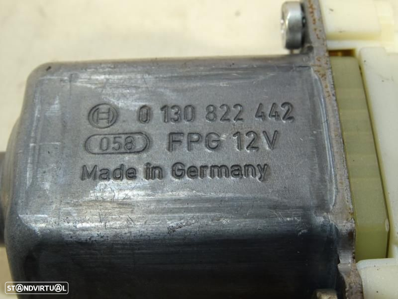 Motor Do Elevador De Vidros Mercedes-Benz C-Class (W204)  0130822442 / - 7