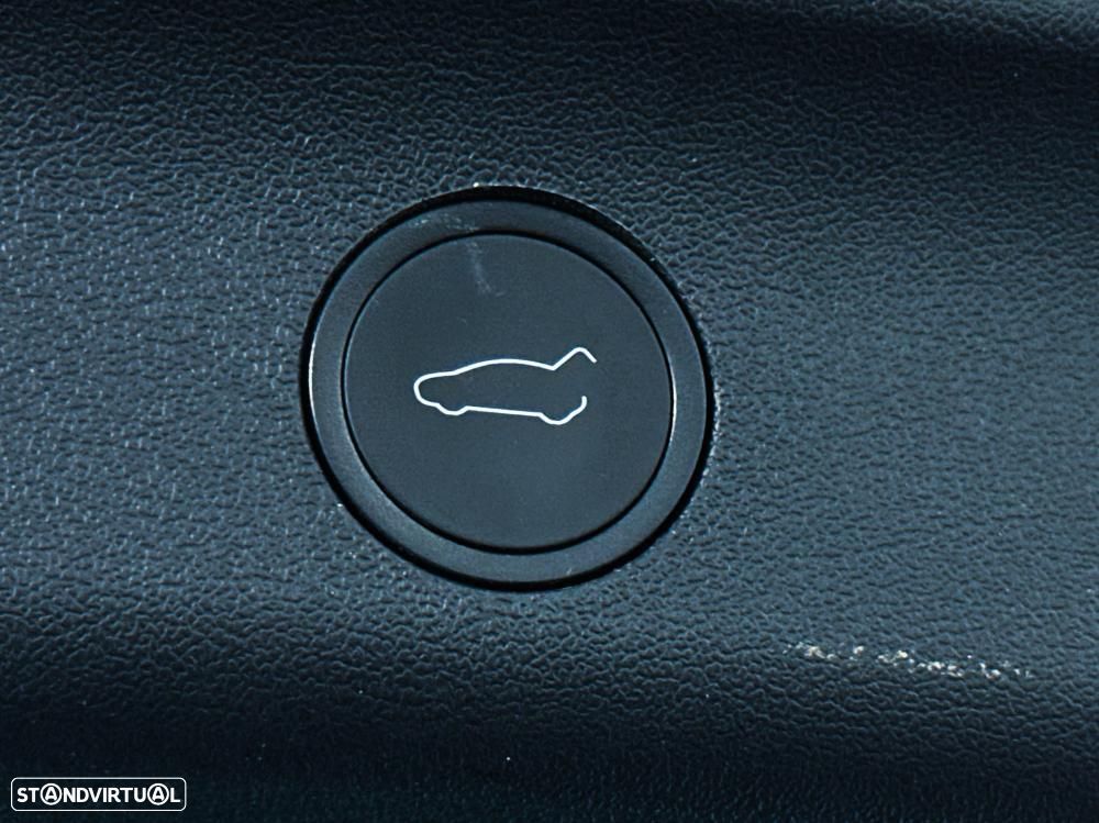 Tesla Model Y Long Range Dual Motor AWD - 52