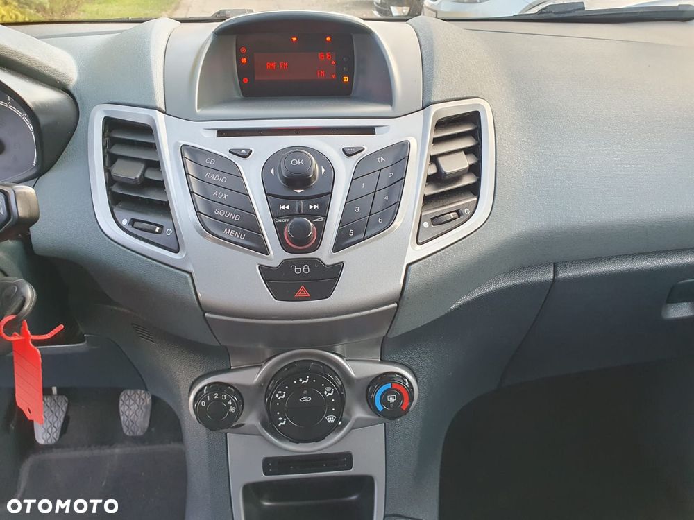 Ford Fiesta 1.25 Ambiente - 24