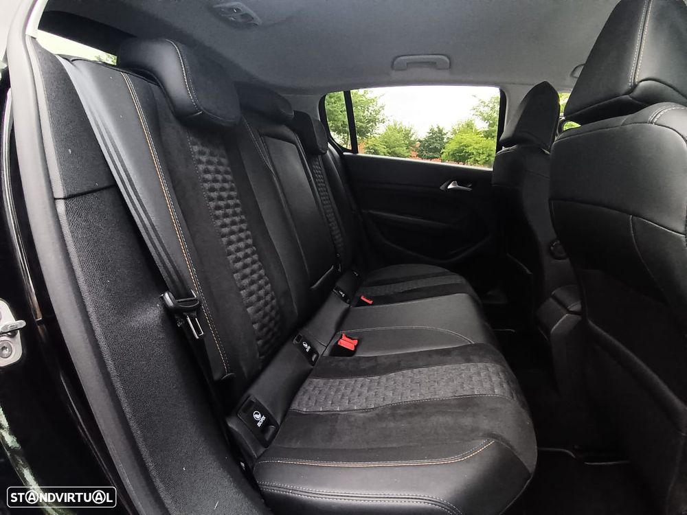 Peugeot 308 1.2 PureTech S&S Road Trip EAT8 - 31