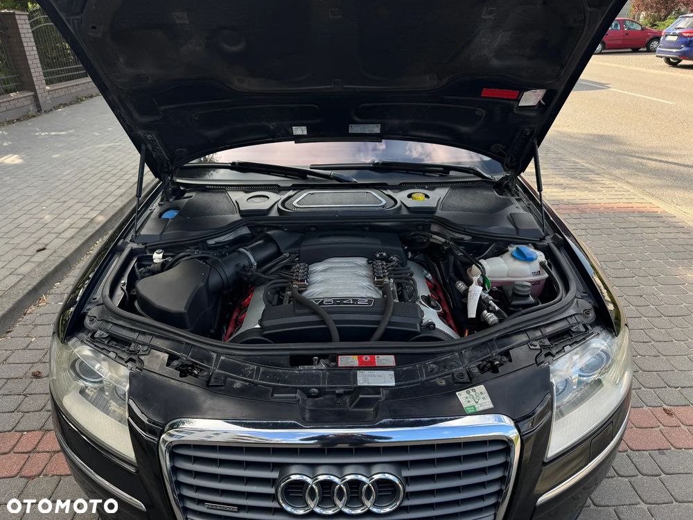 Audi A8 4.2 Quattro - 21