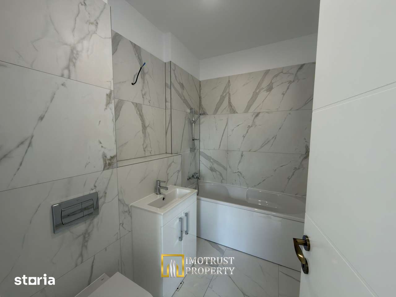 De vanzare apartament 3 camere ARED AFI — fotografia 3