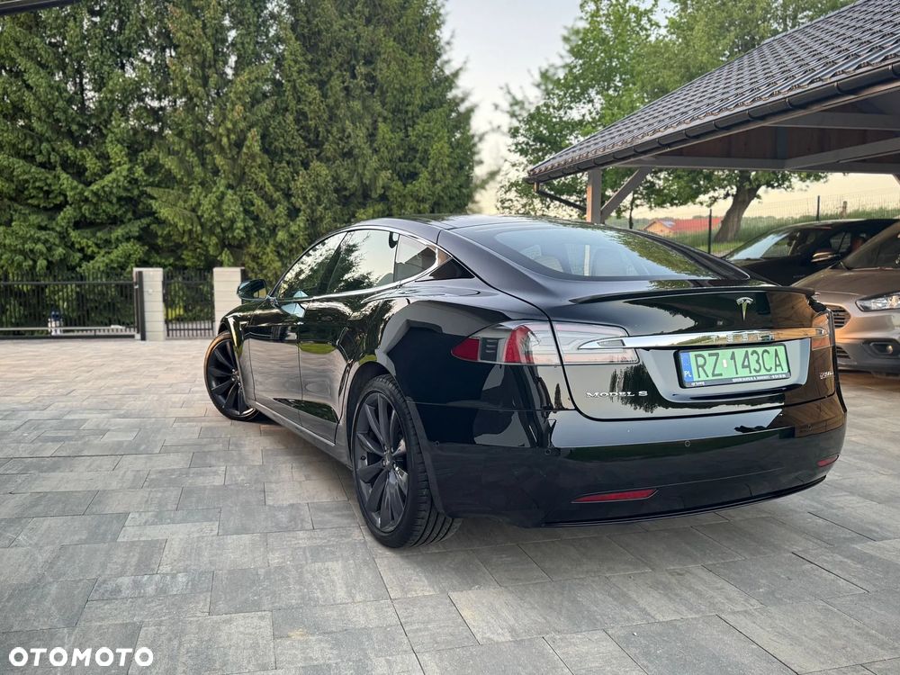 Tesla Model S - 10