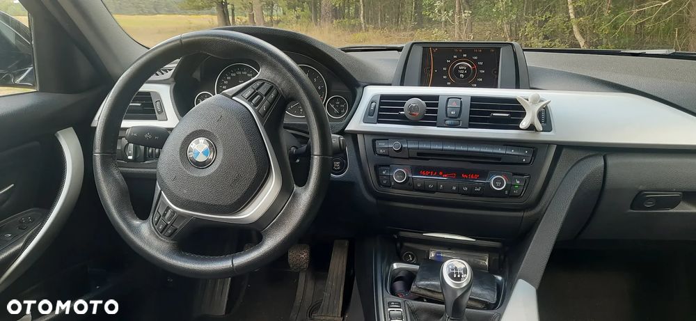 BMW Seria 3 328i - 14