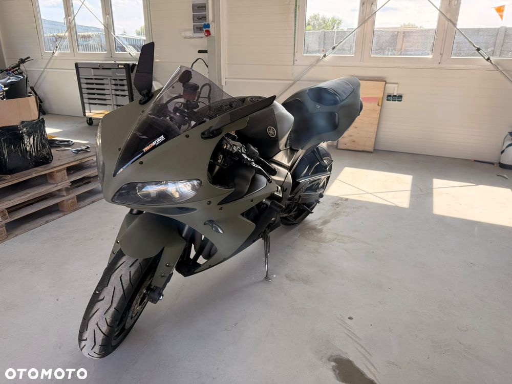 Yamaha R1 - 2