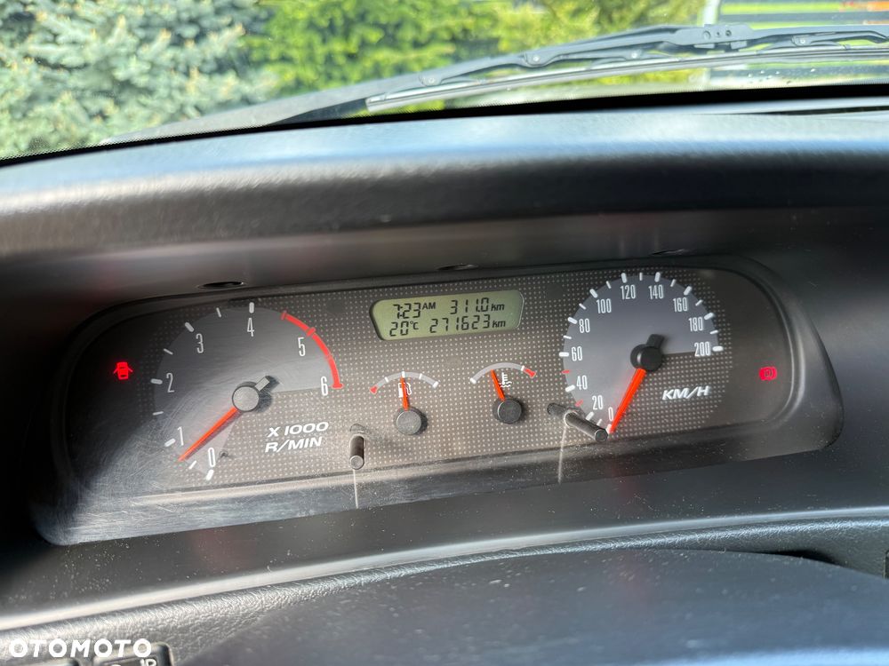 Nissan Terrano 2.7 TDi Comfort - 4