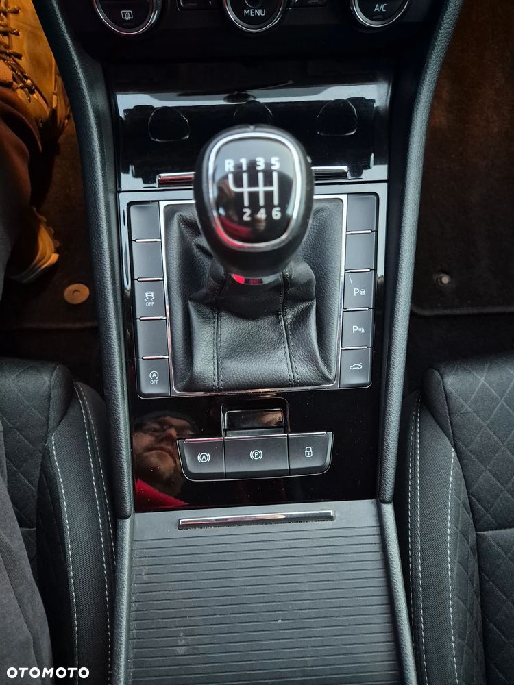 Skoda Superb 2.0 TDI Premium Edition - 31