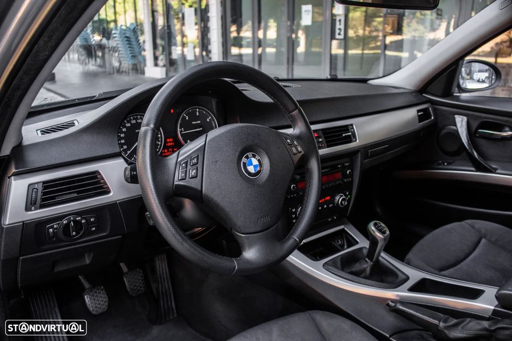 BMW 318 d LifeStyle - 15