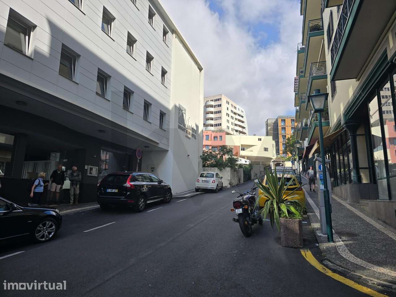 Loja agradável, situada na Rua Princesa D. Amélia, com uma área bruta - Grande imagem: 5/28