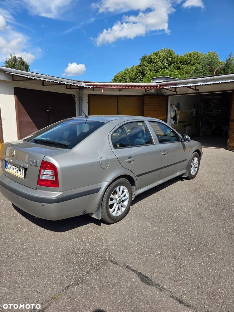 Skoda Octavia 1.6 Tour - 6