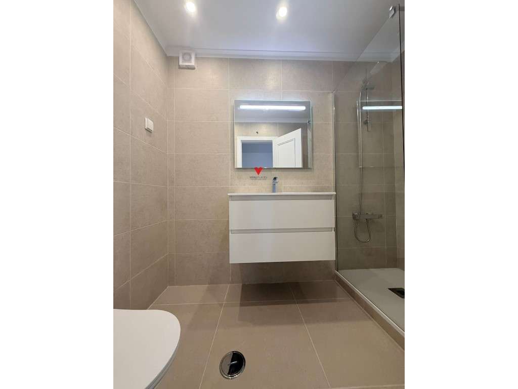 Apartamento T3 renovado no Feijó - Grande imagem: 5/28