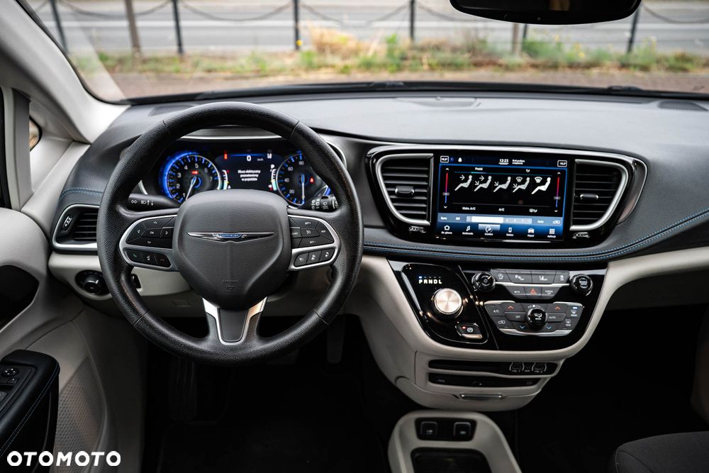 Chrysler Pacifica - 25