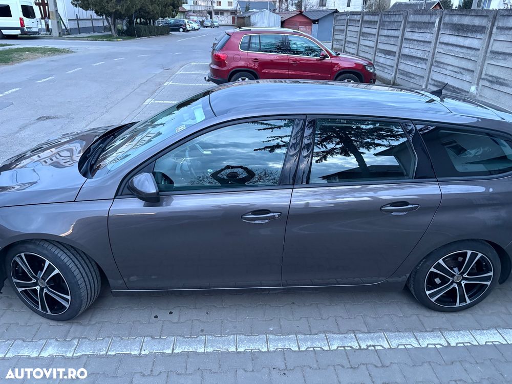 Peugeot 308 1.2 L PureTech Turbo Allure - 5