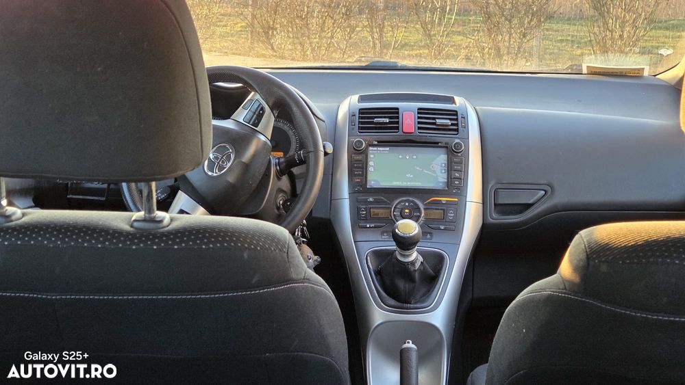 Toyota Auris 1.6 L Valvematic Unique - 5