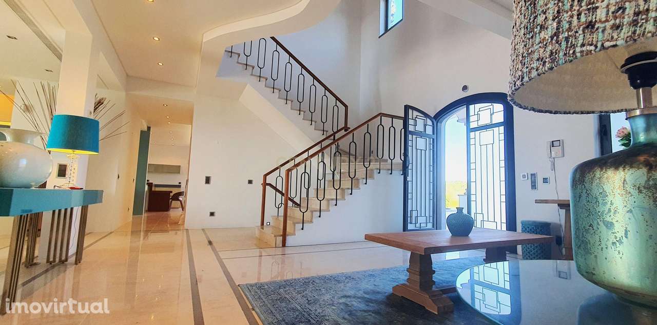 Exclusiva e luxuosa moradia T5 num dos mais prestigiados campos de gol - Grande imagem: 3/48