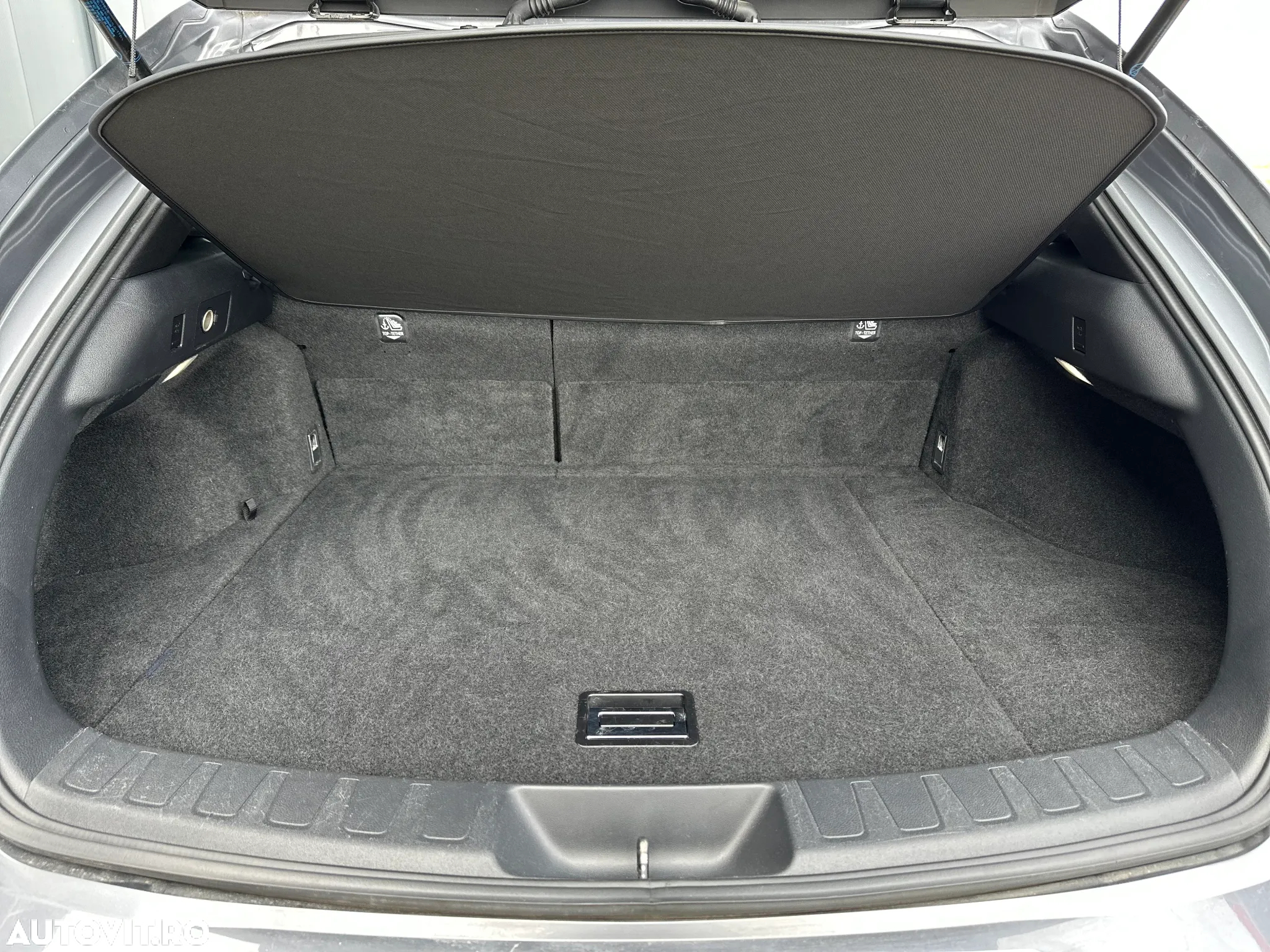 Lexus UX 250h 2.0L HEV 20H- (178 HP) 4X2 CVT Executive - 22