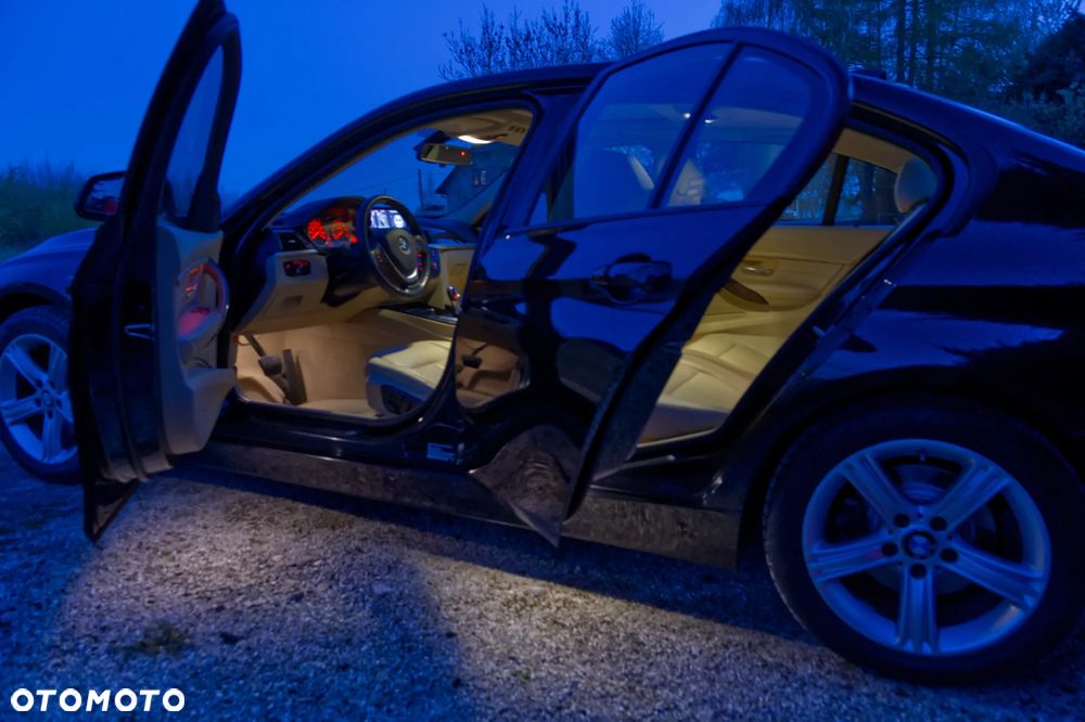 BMW Seria 3 328i - 15