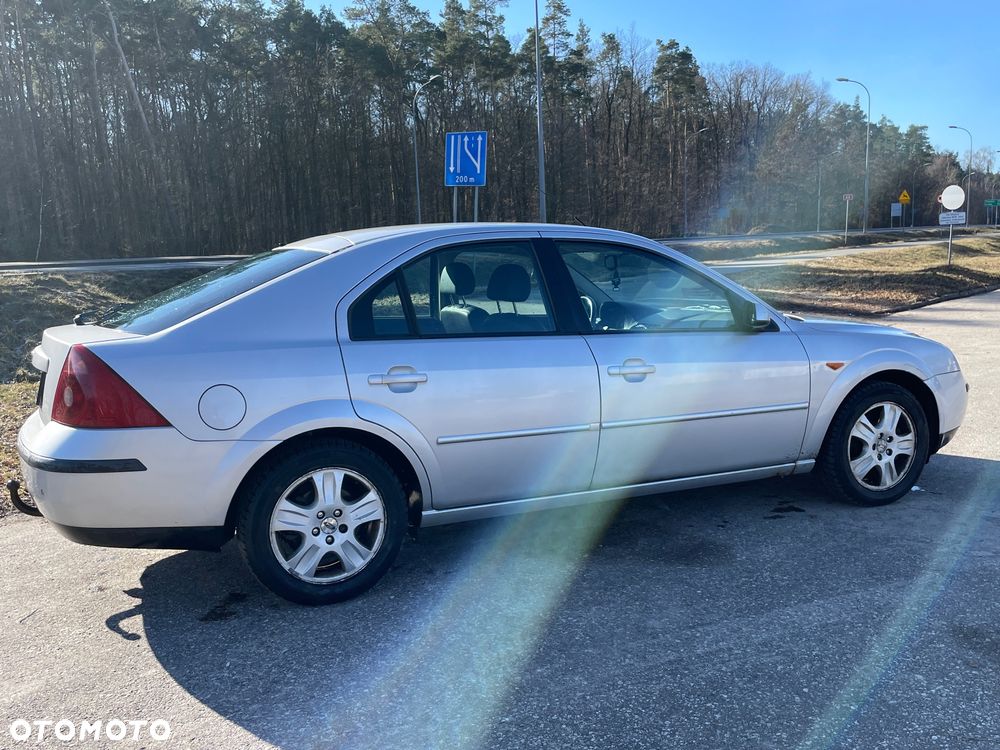 Ford Mondeo 2.0 TDDi Ghia - 4