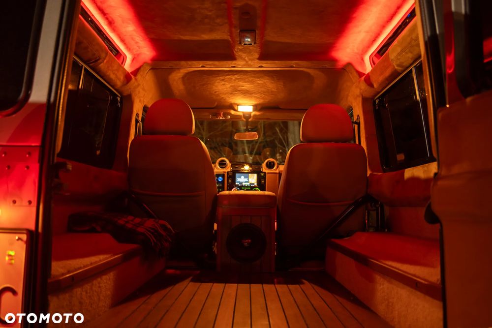 Land Rover Defender 90 Station Wagon SVX - 11