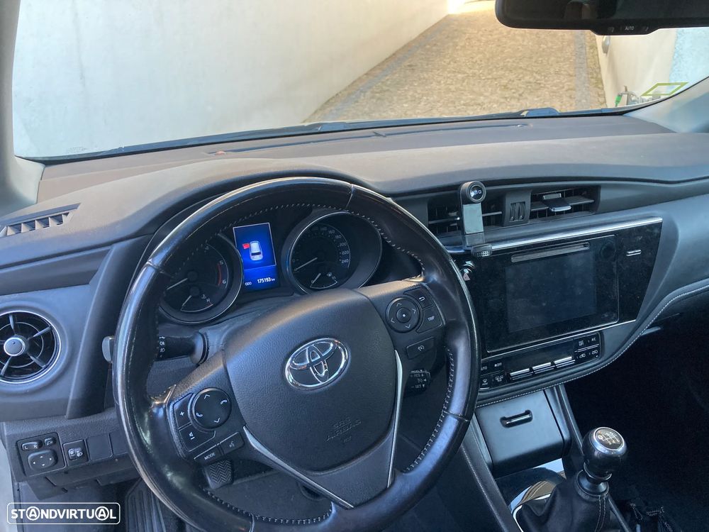 Toyota Auris Touring Sports 1.6 D-4D Comfort+P.Sport - 3