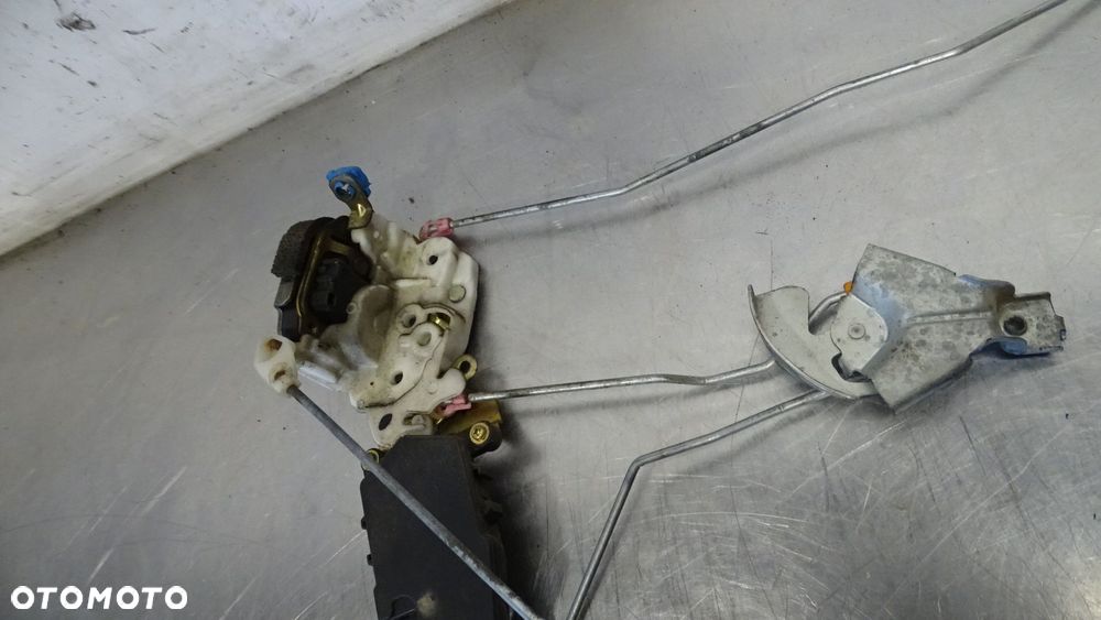 ZAMEK PRAWY PRZÓD DRZWI SUBARU FORESTER I 2.0 - 4