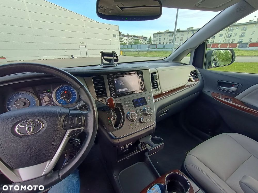 Toyota Sienna - 10