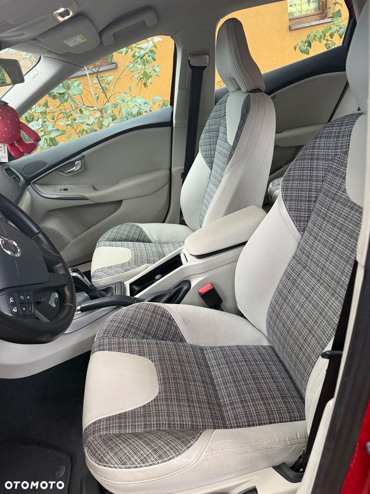 Volvo V40 Cross Country - 17