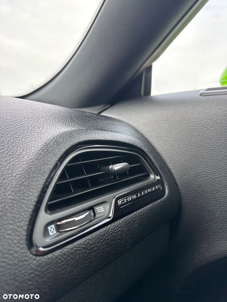 Dodge Challenger - 27