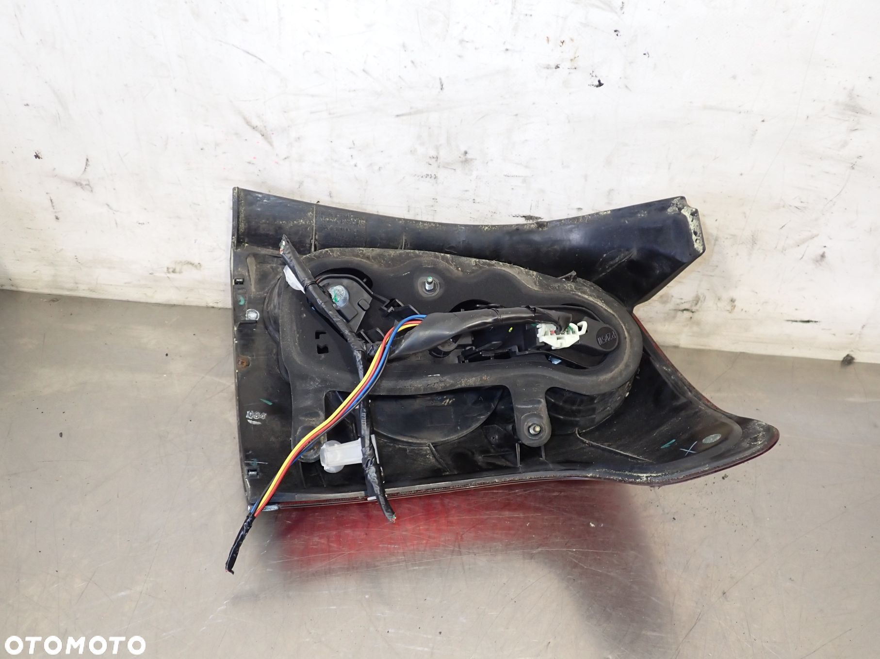 LAMPA LEWA TYLNA TOYOTA AVENSIS T25 2.0D4D - 1