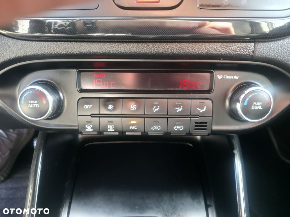Kia Carens - 18