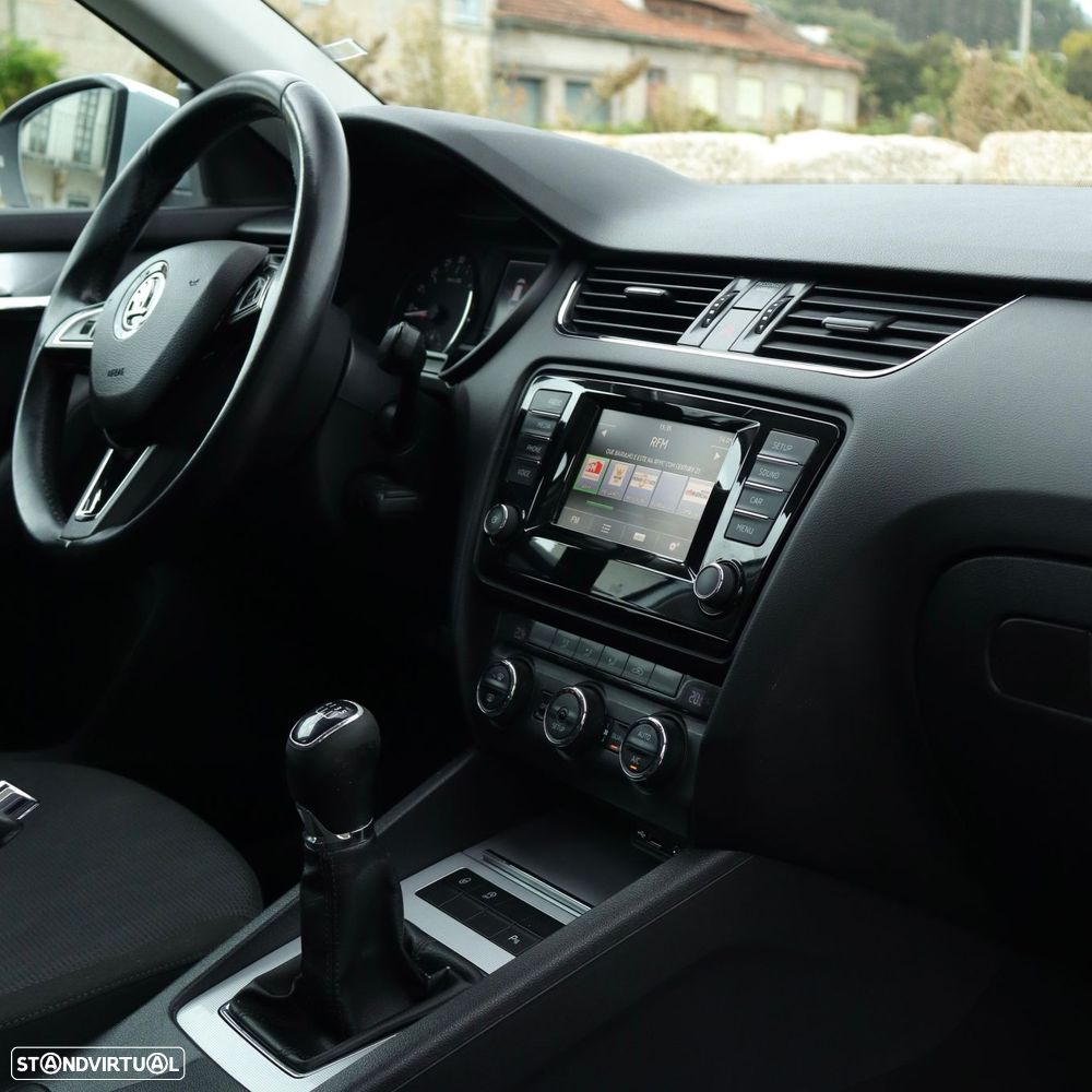 Skoda Octavia Break 1.6 TDi Sportline - 24