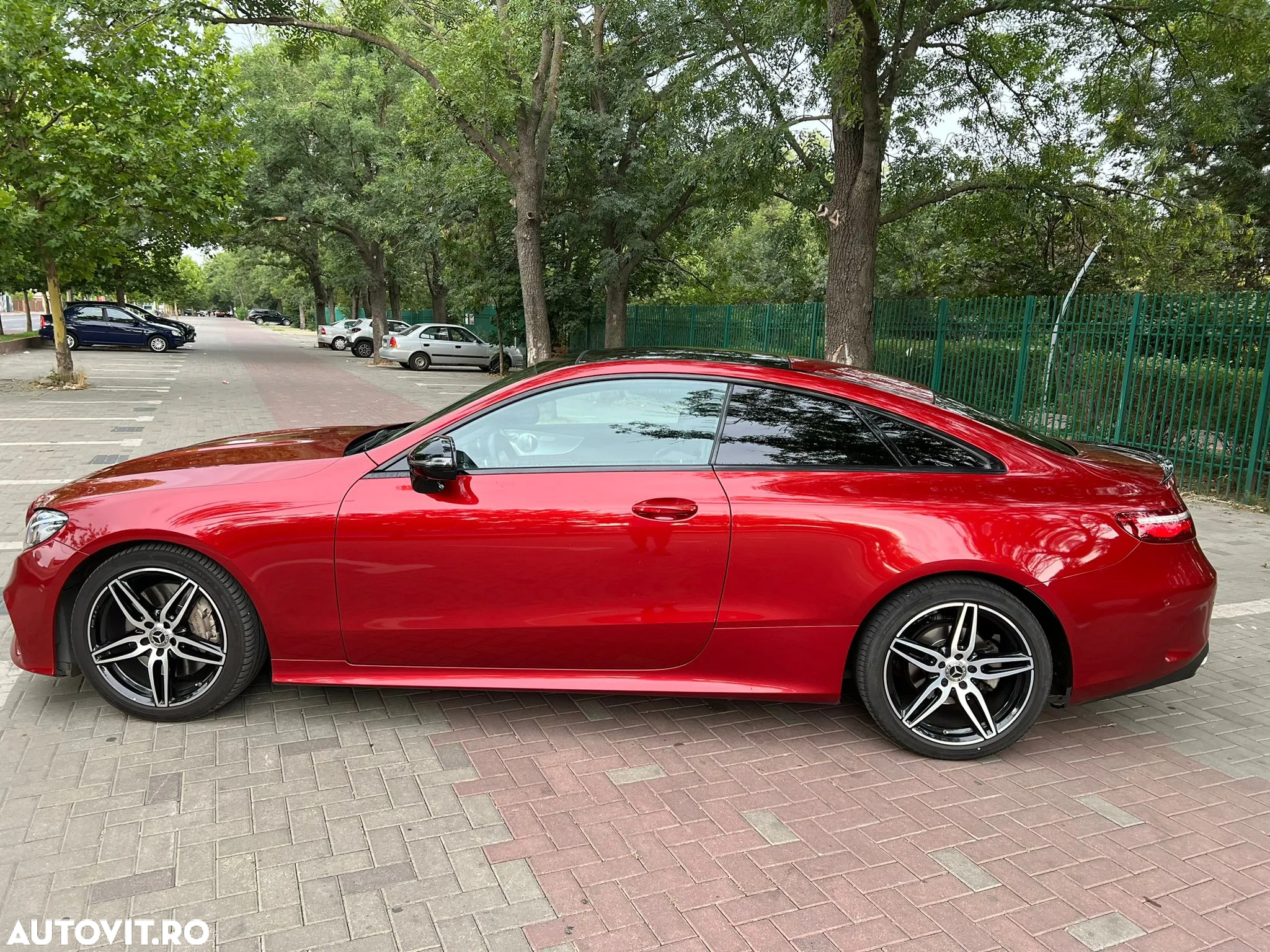 Mercedes-Benz E 300 Coupe 9G-TRONIC AMG Line - 2