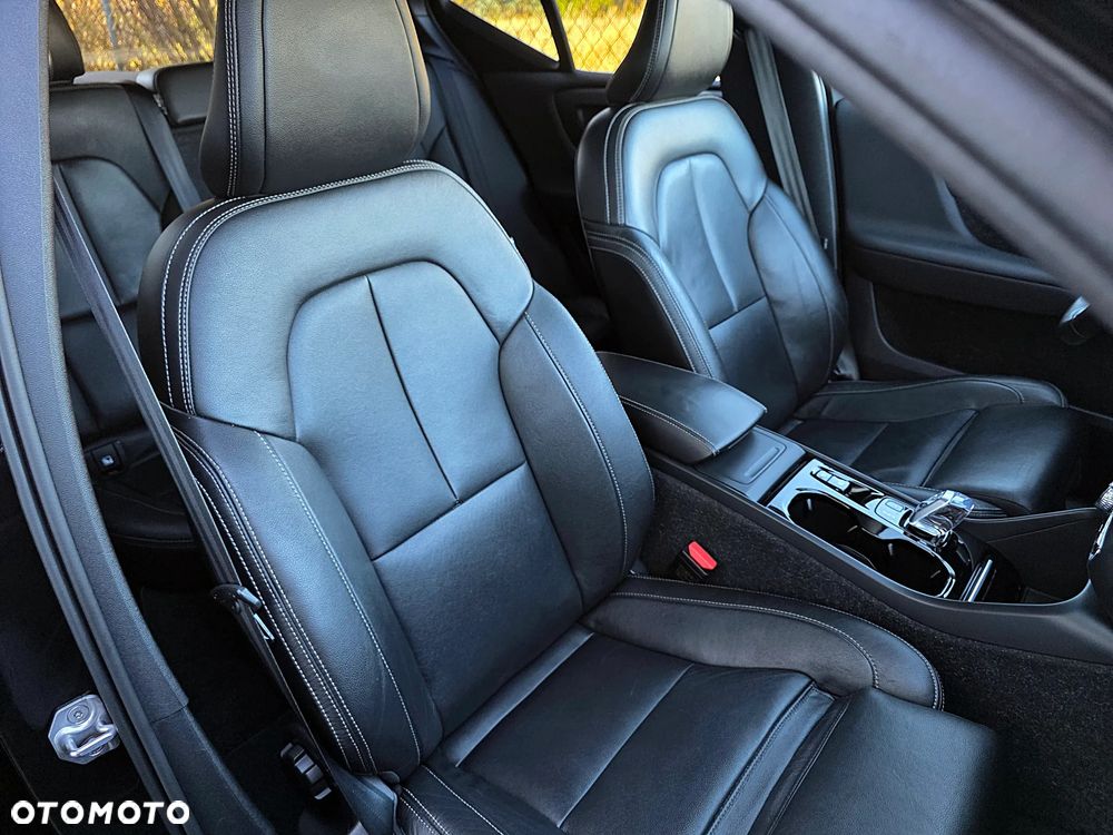 Volvo XC 40 D4 SCR AWD Inscription - 28