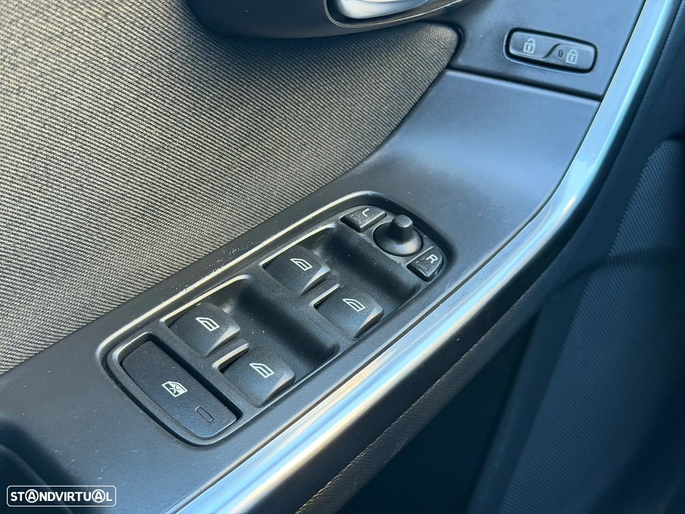 Volvo V60 D2 Momentum - 16