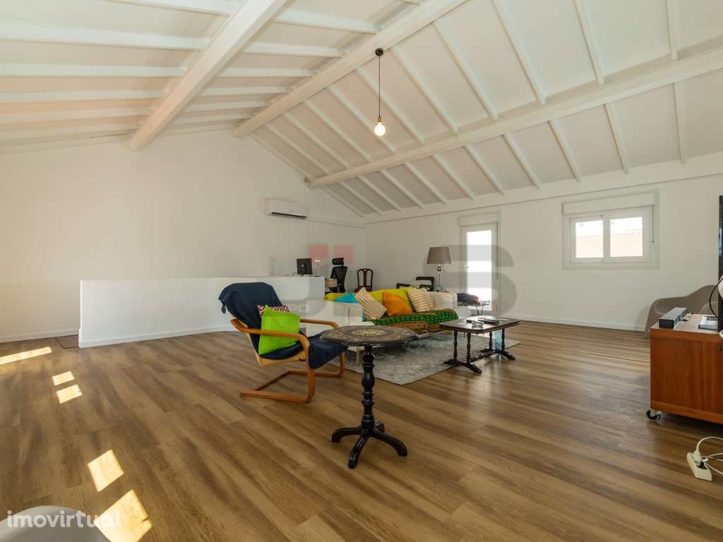 Moradia Remodelada no Centro de Ponta Delgada com Garagem - Grande imagem: 2/29