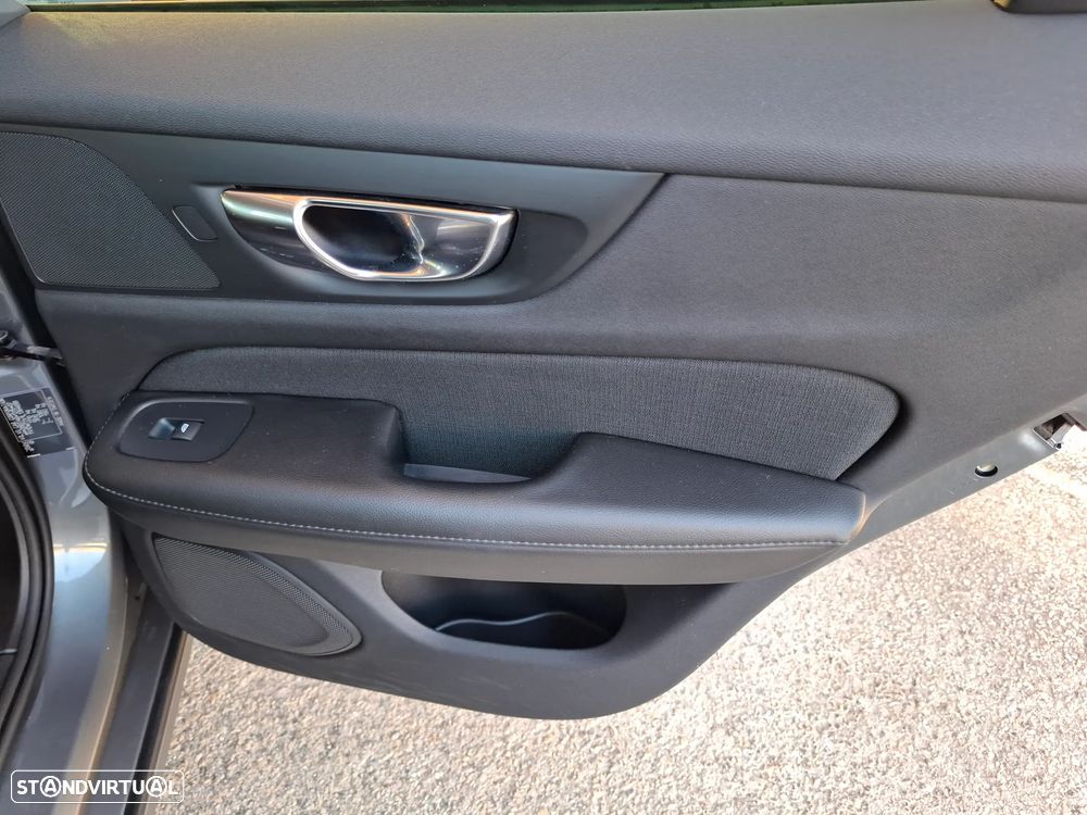 Volvo V60 2.0 D3 Momentum - 54