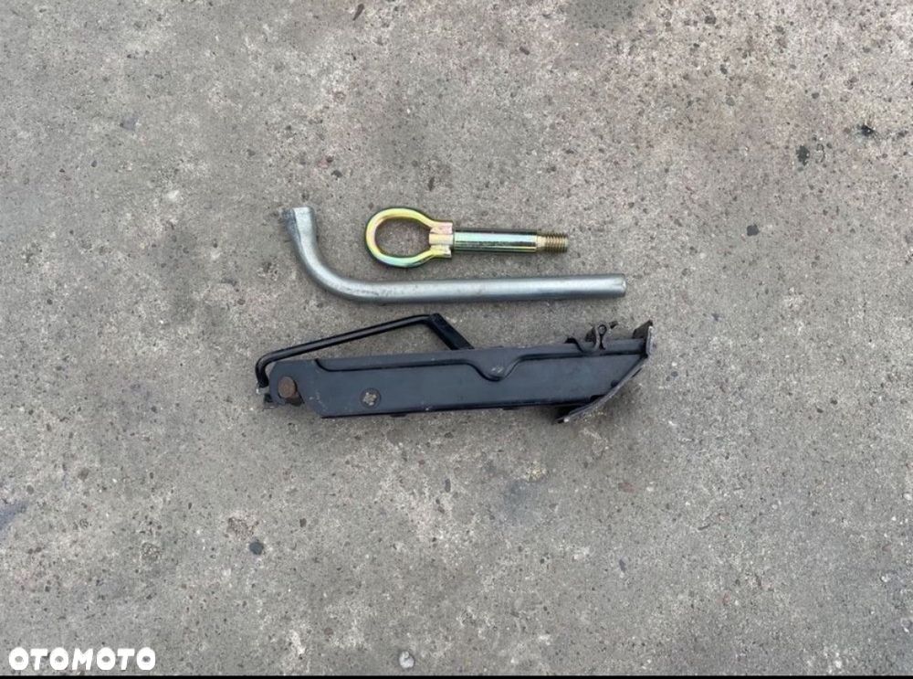 Zestaw Lewarek klucz ucho holownicze skoda fabia vw polo 9n seat - 1