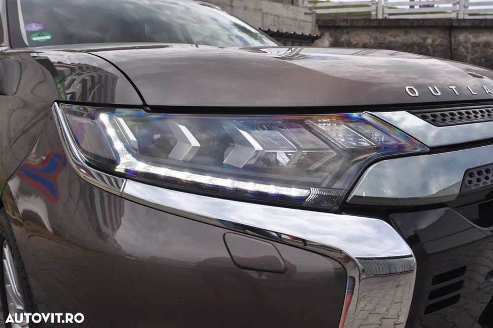 Mitsubishi Outlander PHEV 2.4 L 4X4 Instyle - 11